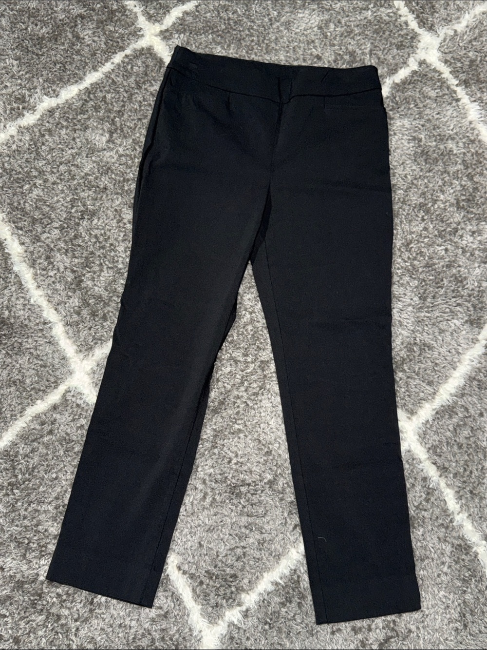 Size 6 = 0.5 Chico’s So Slimming Black Pull-on Dress Pants